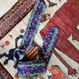 Vintage banana republic cotton print fanny pack/cross body.